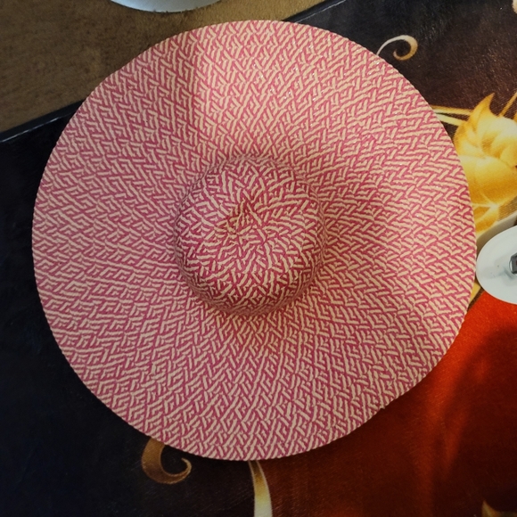 LADIES FLOPPY PINK WHITE WEAVED SUN HAT FOR BEACH OR PARTY..USED FOR DECOR ONLY - Picture 3 of 7